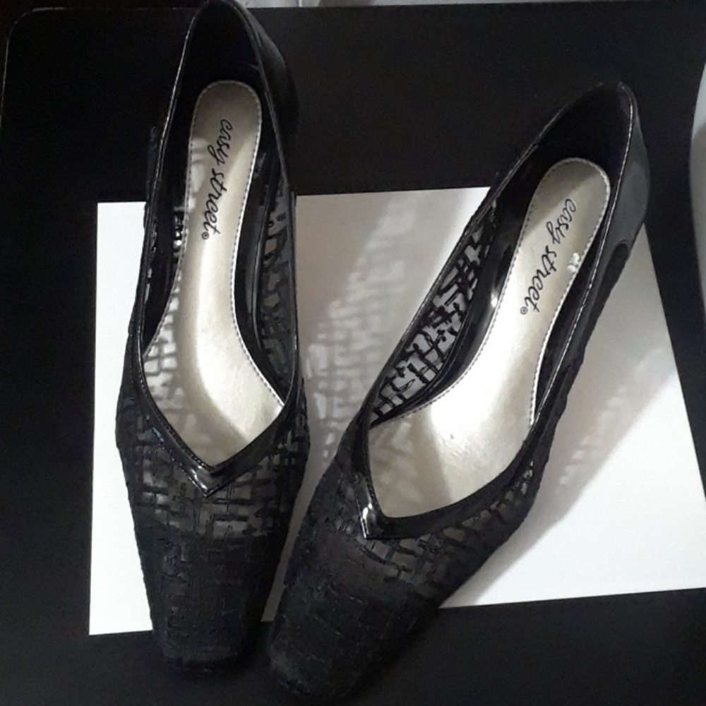 Easy Street Moulin Black Lace Shoes